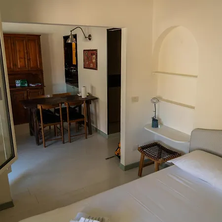 Friendly & Small 1-br With Beautiful Terrace