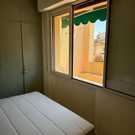 Friendly & Small 1-br With Beautiful Terrace フィレンツェ
