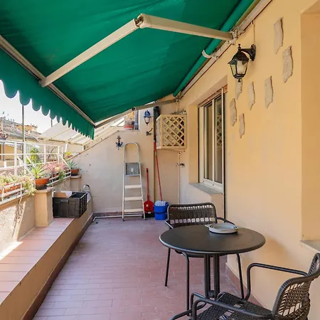 Friendly & Small 1-br With Beautiful Terrace Apartman Firenze