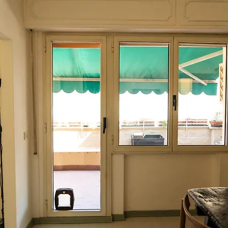 Apartman Friendly & Small 1-br With Beautiful Terrace